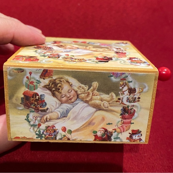 NIB/vintage House of Lloyd “Christmas Around the World” petite music box - Picture 1 of 9